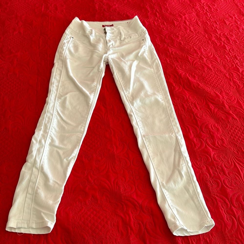 YMI SLIM-HERS HIGH WAIST WHITE DENIM SIZE 1